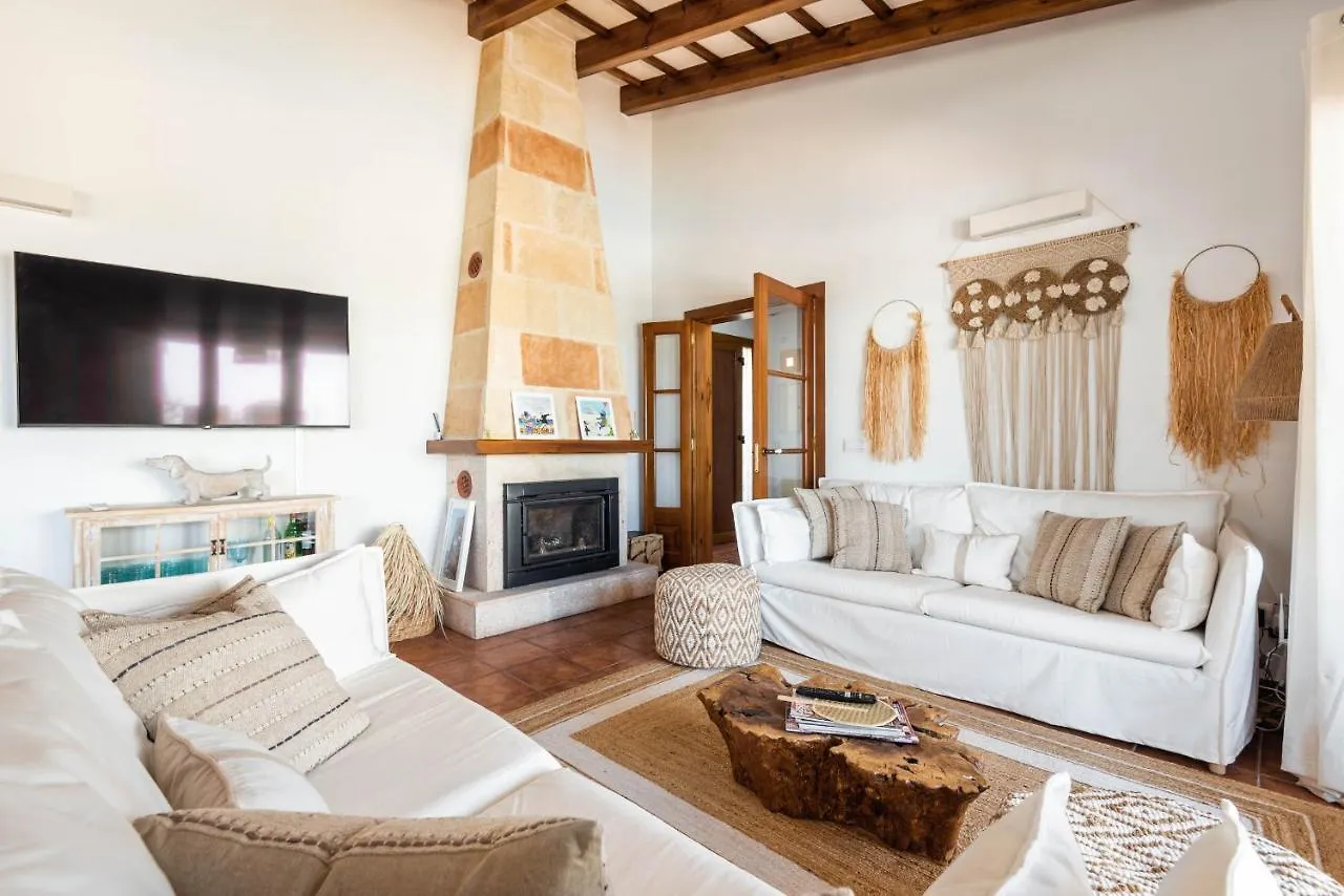 Lasaienea 4 Bedroom Villa, Cala Morell Spain